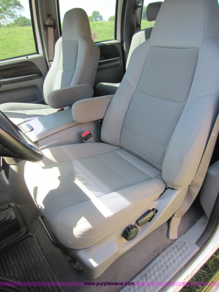 image for item C5462 2006 Ford F550 XLT super duty utility truck