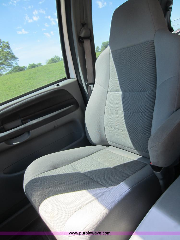 image for item C5462 2006 Ford F550 XLT super duty utility truck