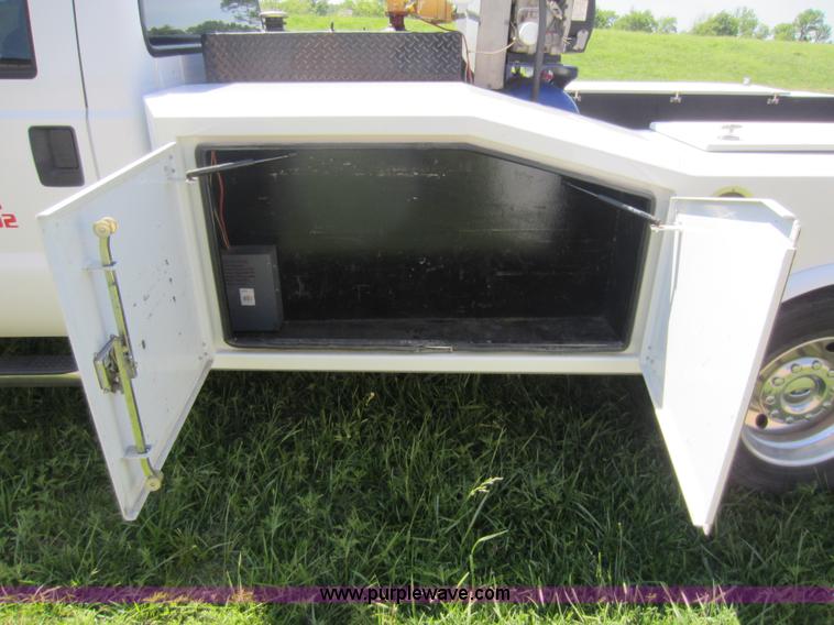 image for item C5462 2006 Ford F550 XLT super duty utility truck