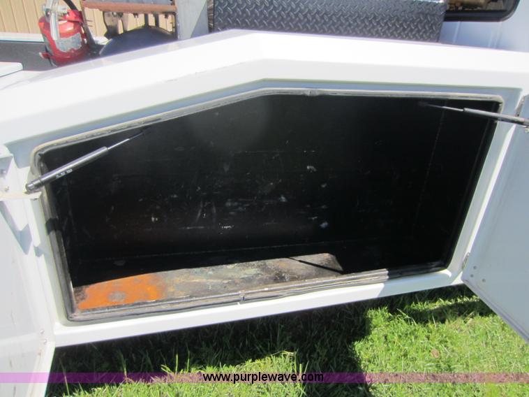 image for item C5462 2006 Ford F550 XLT super duty utility truck