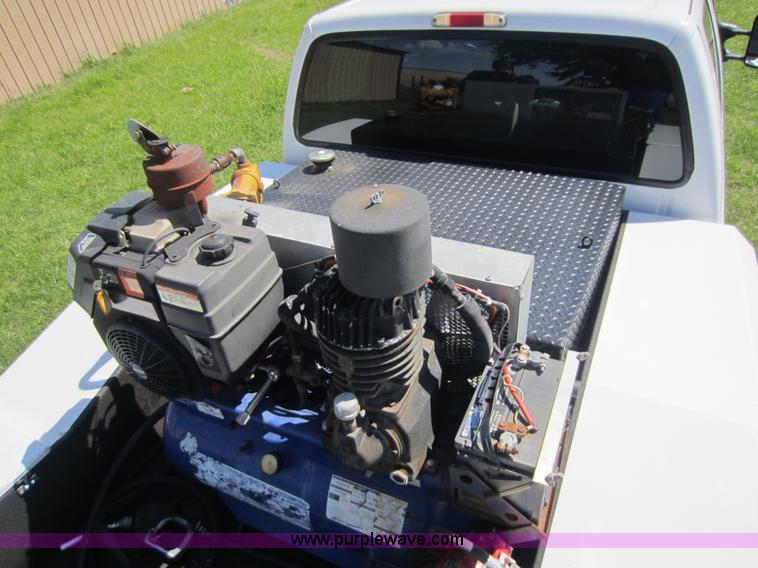 image for item C5462 2006 Ford F550 XLT super duty utility truck