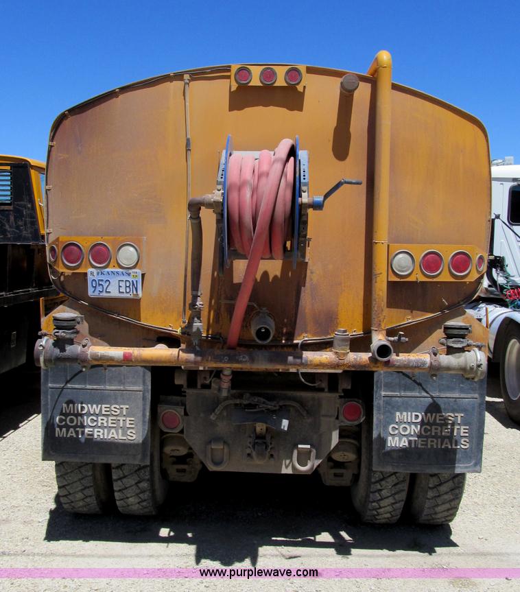 image for item D4012 1988 Mack Econodyne water truck