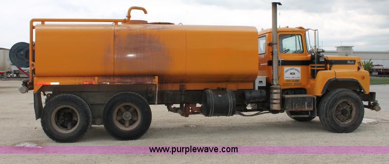 image for item D4012 1988 Mack Econodyne water truck