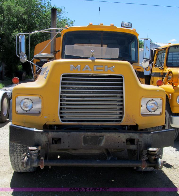 image for item D4012 1988 Mack Econodyne water truck