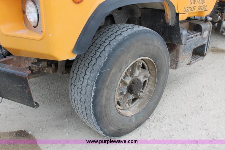 image for item D4012 1988 Mack Econodyne water truck