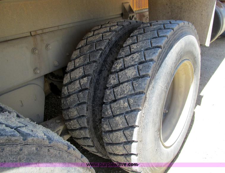 image for item D4012 1988 Mack Econodyne water truck