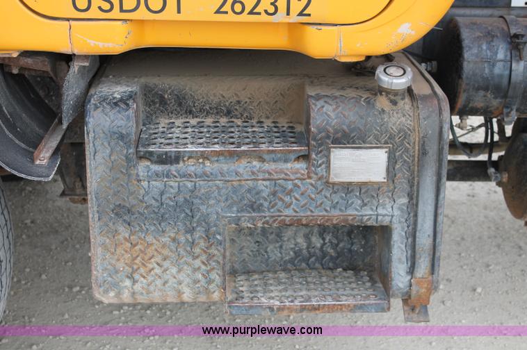 image for item D4012 1988 Mack Econodyne water truck