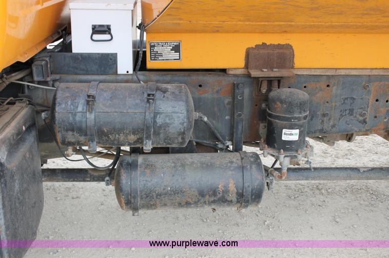 image for item D4012 1988 Mack Econodyne water truck