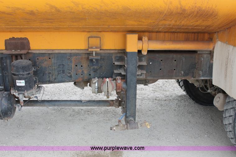 image for item D4012 1988 Mack Econodyne water truck