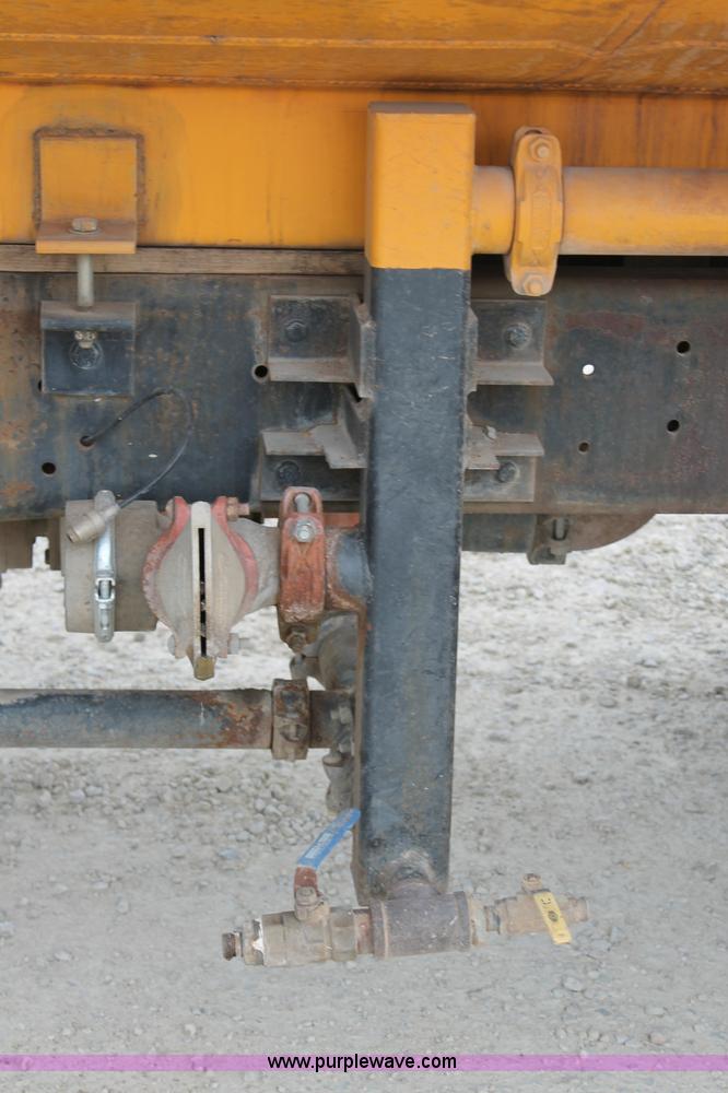 image for item D4012 1988 Mack Econodyne water truck