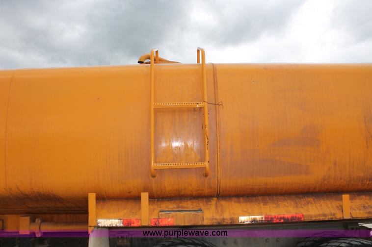 image for item D4012 1988 Mack Econodyne water truck