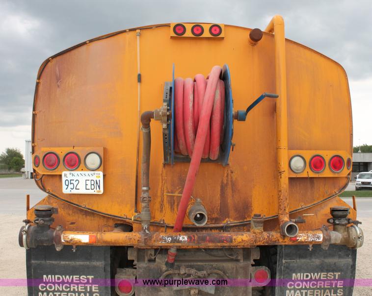 image for item D4012 1988 Mack Econodyne water truck