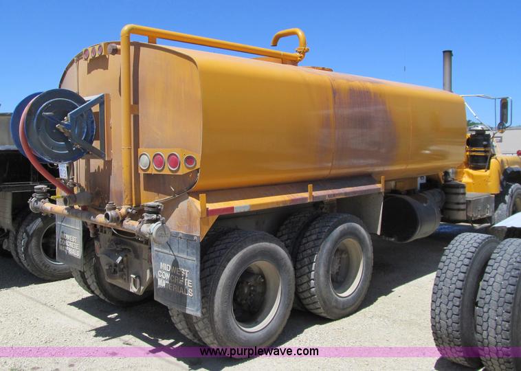 image for item D4012 1988 Mack Econodyne water truck