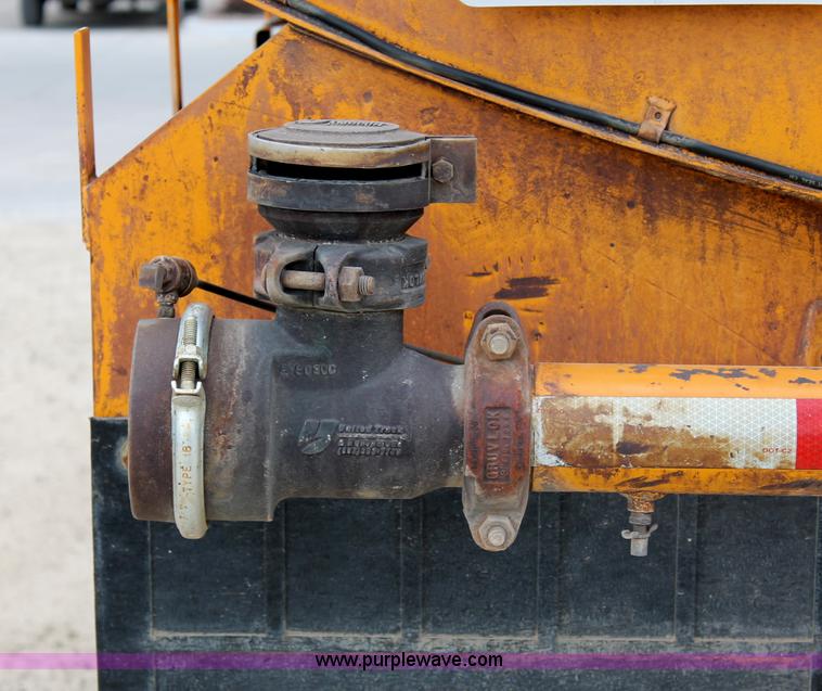 image for item D4012 1988 Mack Econodyne water truck