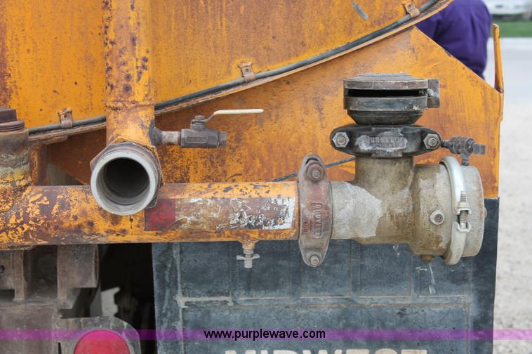 image for item D4012 1988 Mack Econodyne water truck