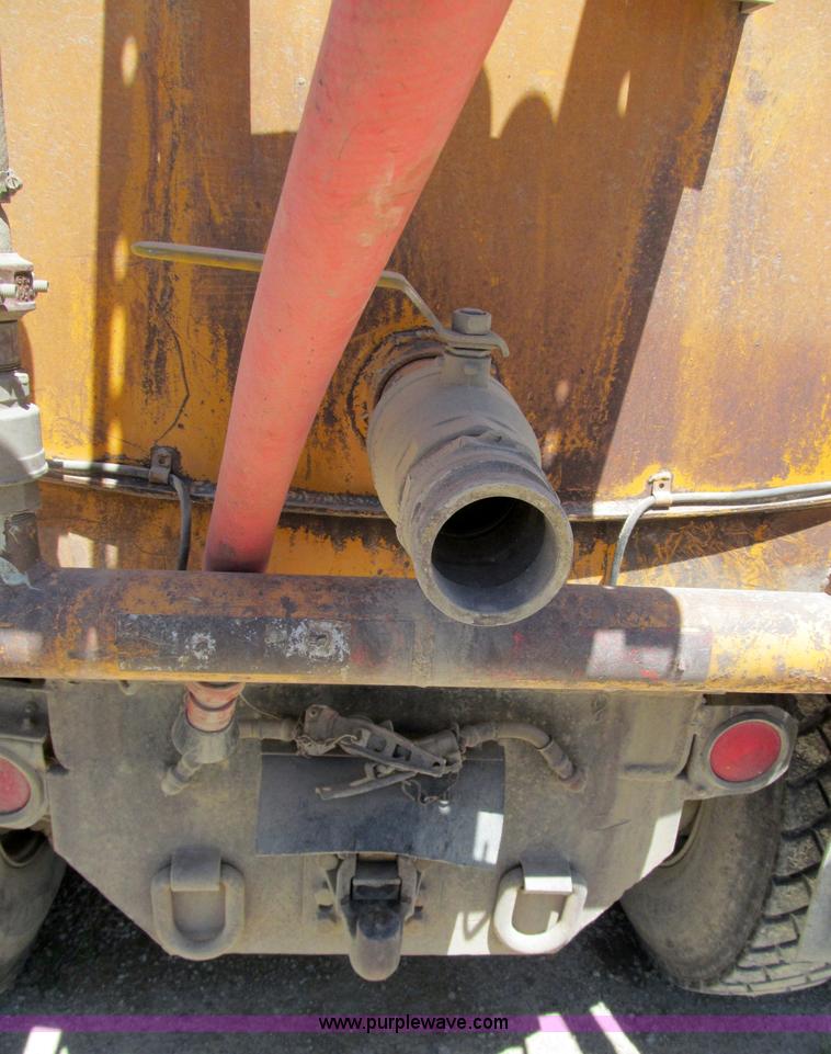 image for item D4012 1988 Mack Econodyne water truck