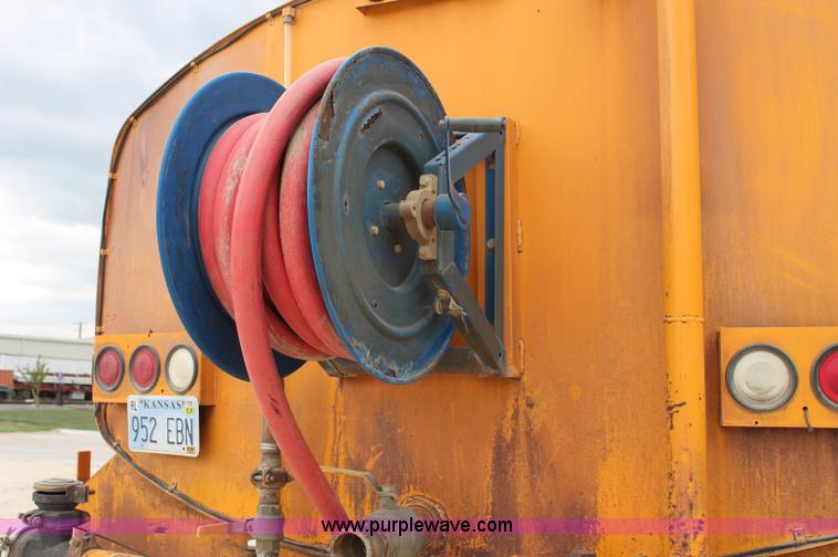 image for item D4012 1988 Mack Econodyne water truck