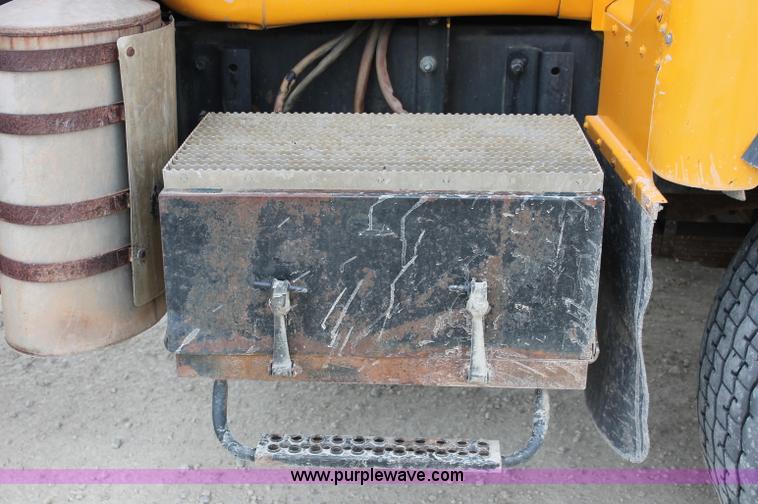 image for item D4012 1988 Mack Econodyne water truck