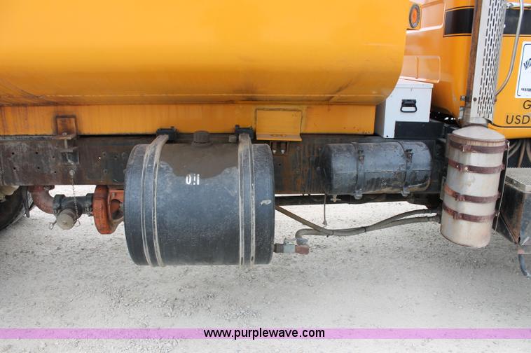 image for item D4012 1988 Mack Econodyne water truck