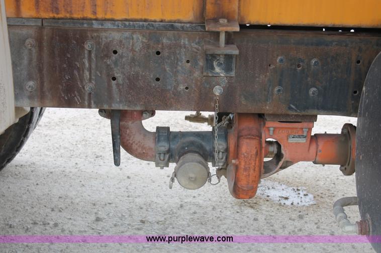 image for item D4012 1988 Mack Econodyne water truck