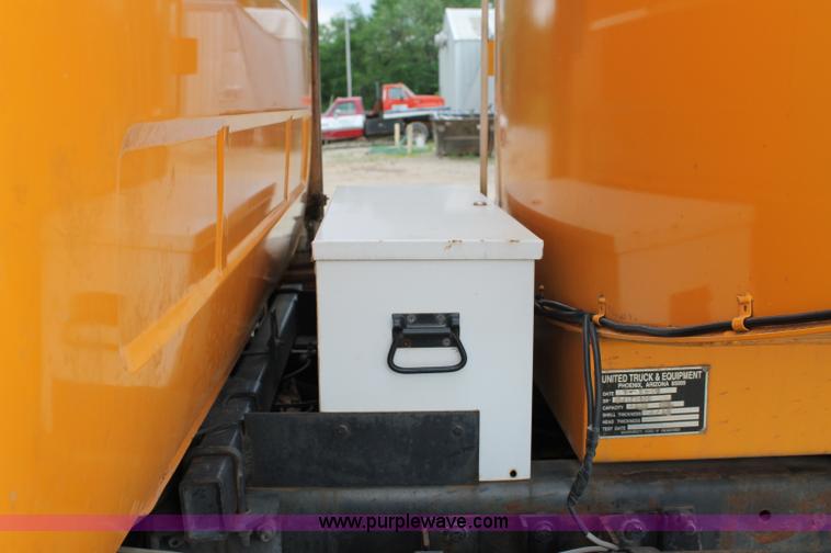 image for item D4012 1988 Mack Econodyne water truck