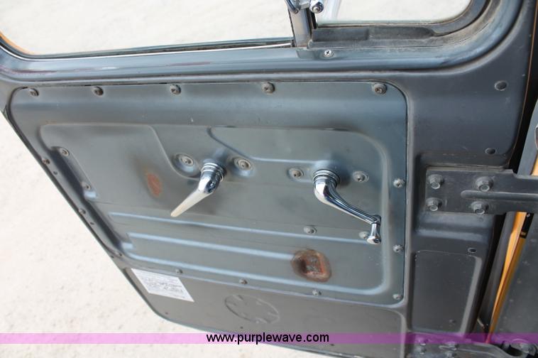 image for item D4012 1988 Mack Econodyne water truck