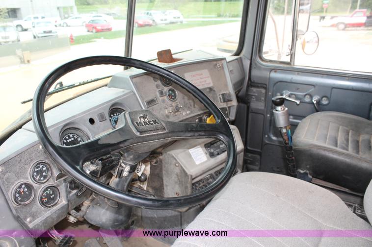 image for item D4012 1988 Mack Econodyne water truck