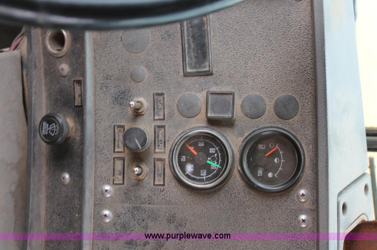 image for item D4012 1988 Mack Econodyne water truck