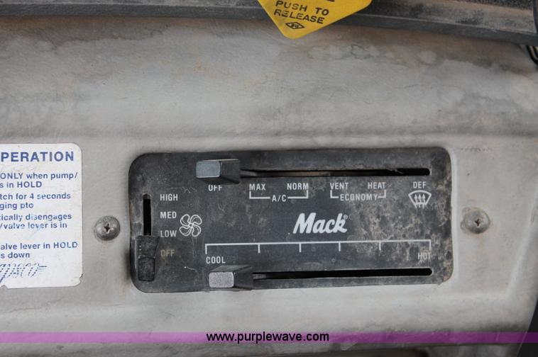 image for item D4012 1988 Mack Econodyne water truck