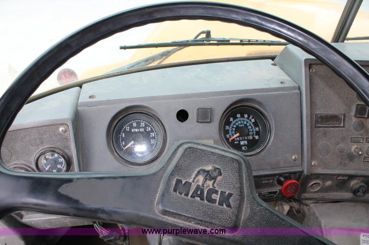 image for item D4012 1988 Mack Econodyne water truck