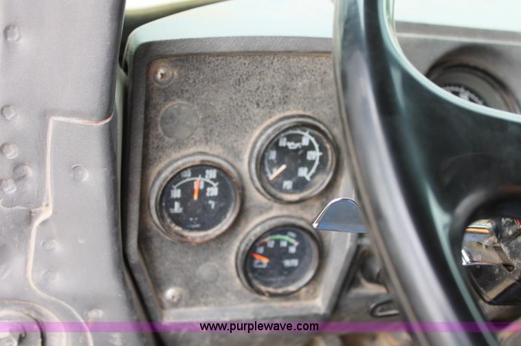 image for item D4012 1988 Mack Econodyne water truck