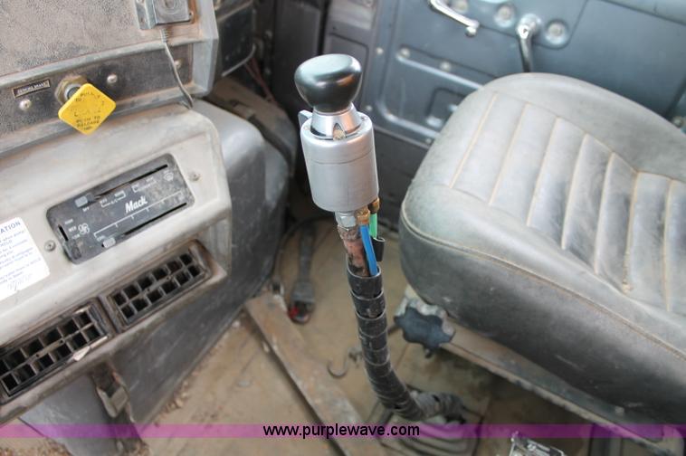 image for item D4012 1988 Mack Econodyne water truck