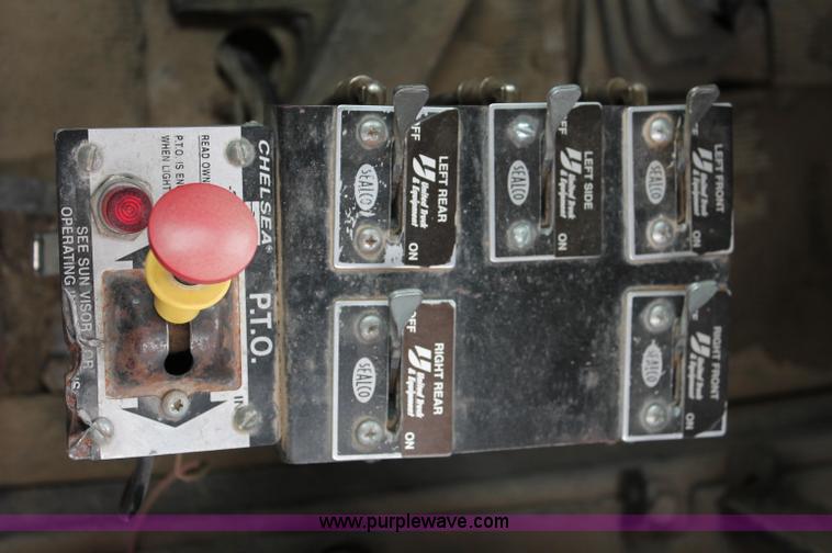 image for item D4012 1988 Mack Econodyne water truck