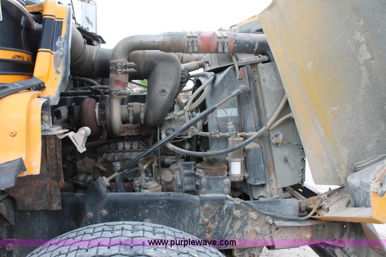 image for item D4012 1988 Mack Econodyne water truck