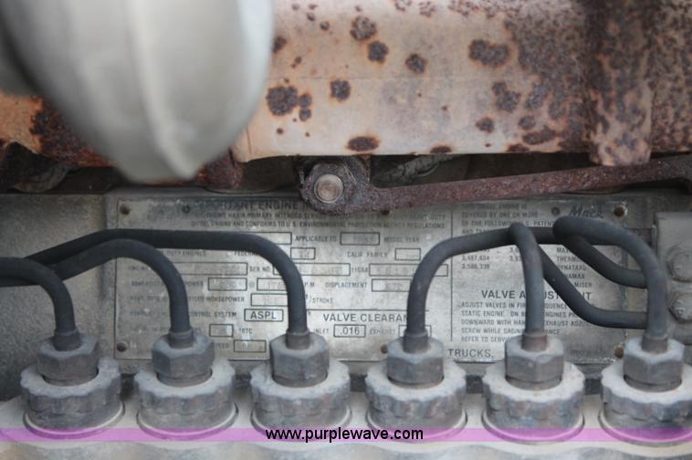 image for item D4012 1988 Mack Econodyne water truck