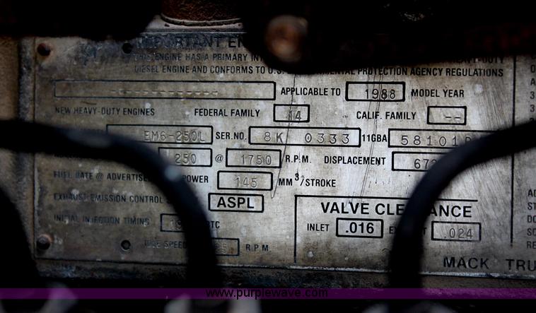 image for item D4012 1988 Mack Econodyne water truck