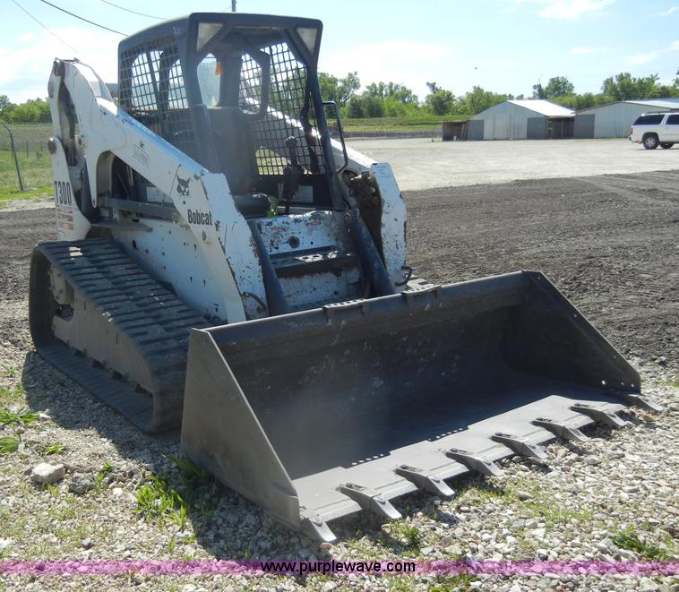 image for item D4020 2006 Bobcat T300 Turbo tracked skid steer