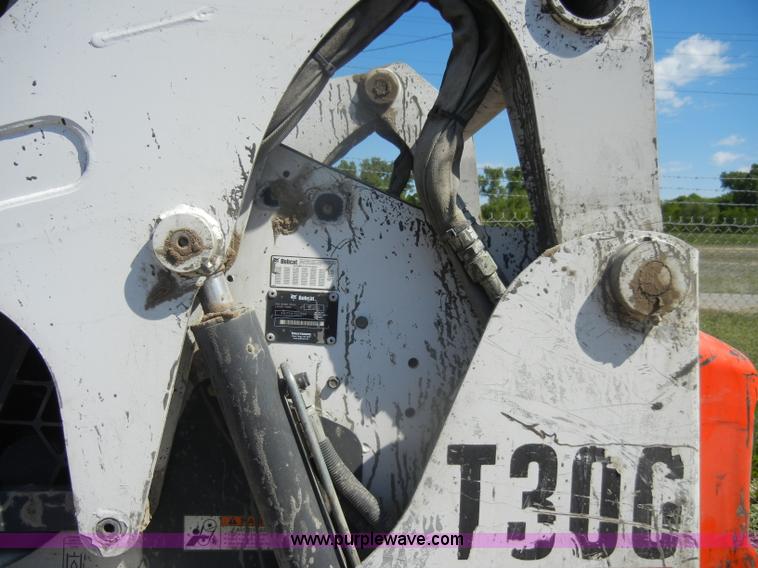 image for item D4020 2006 Bobcat T300 Turbo tracked skid steer