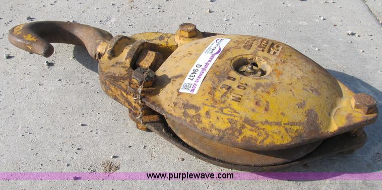 image for item D9437 Crosby Laughlin snatch block
