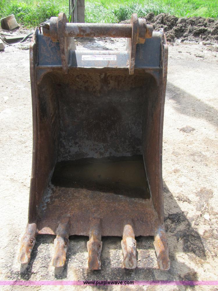 image for item D9444 Caterpillar 24" backhoe bucket