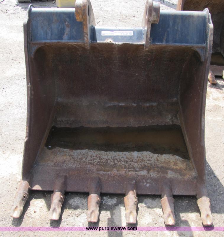 image for item D9445 Caterpillar 36" backhoe bucket