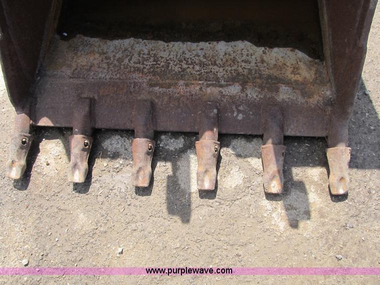 image for item D9445 Caterpillar 36" backhoe bucket