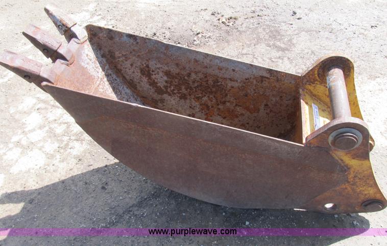 image for item D9446 Caterpillar 12" backhoe bucket