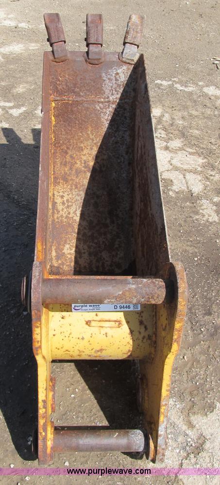 image for item D9446 Caterpillar 12" backhoe bucket