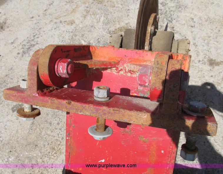 image for item D9447 18" clamp on asphalt cutter