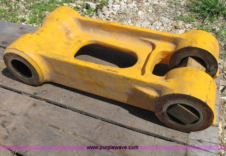 image for item D9449 Hyundai 61N4-40011 control rod assembly for bucket linkage