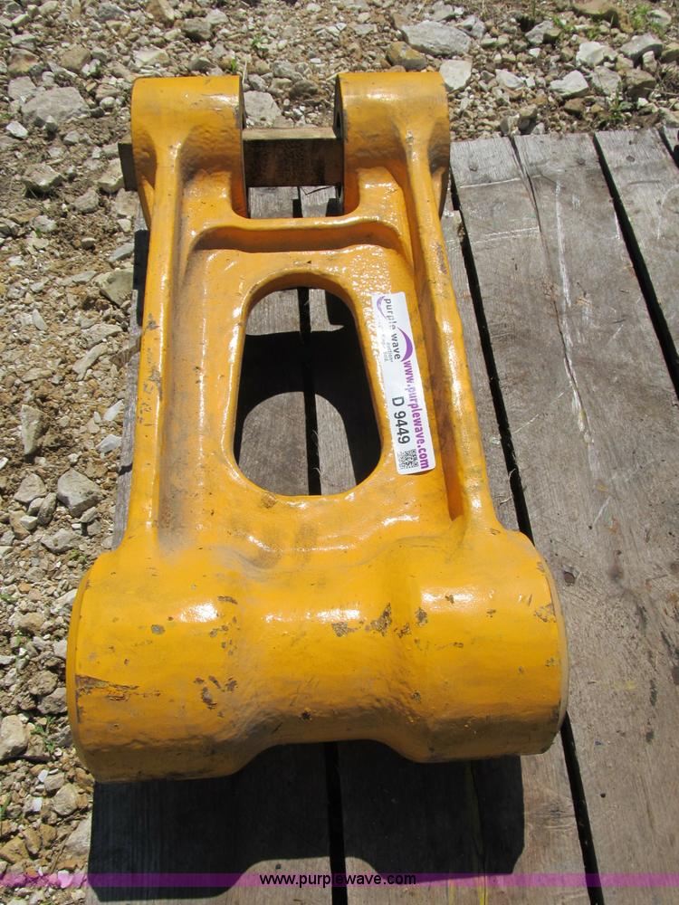 image for item D9449 Hyundai 61N4-40011 control rod assembly for bucket linkage