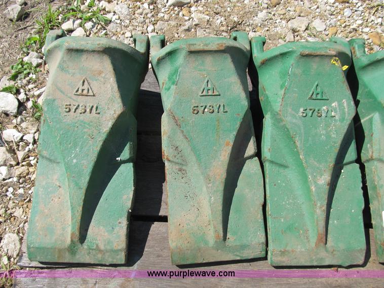 image for item D9450 (7) Hendricksen 57SYL bucket teeth