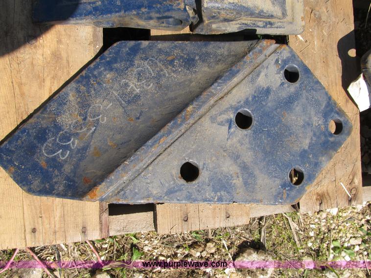 image for item D9451 SBIC E161-3027 excavator bucket teeth and shanks with side cutters