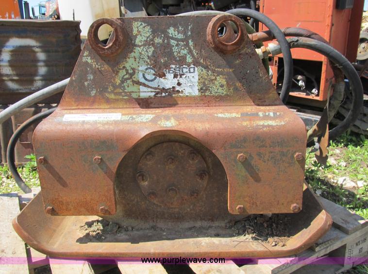 image for item D9452 Hydraulic vibratory plate compactor